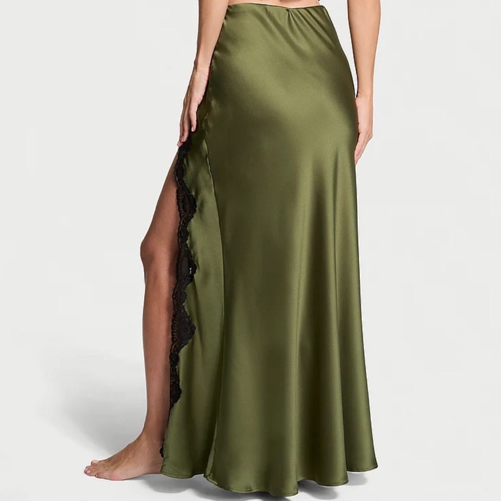 NWT Victoria’s Secret L XL XXL Satin Slip Skirt Embroidery Lace Trim Slit Green